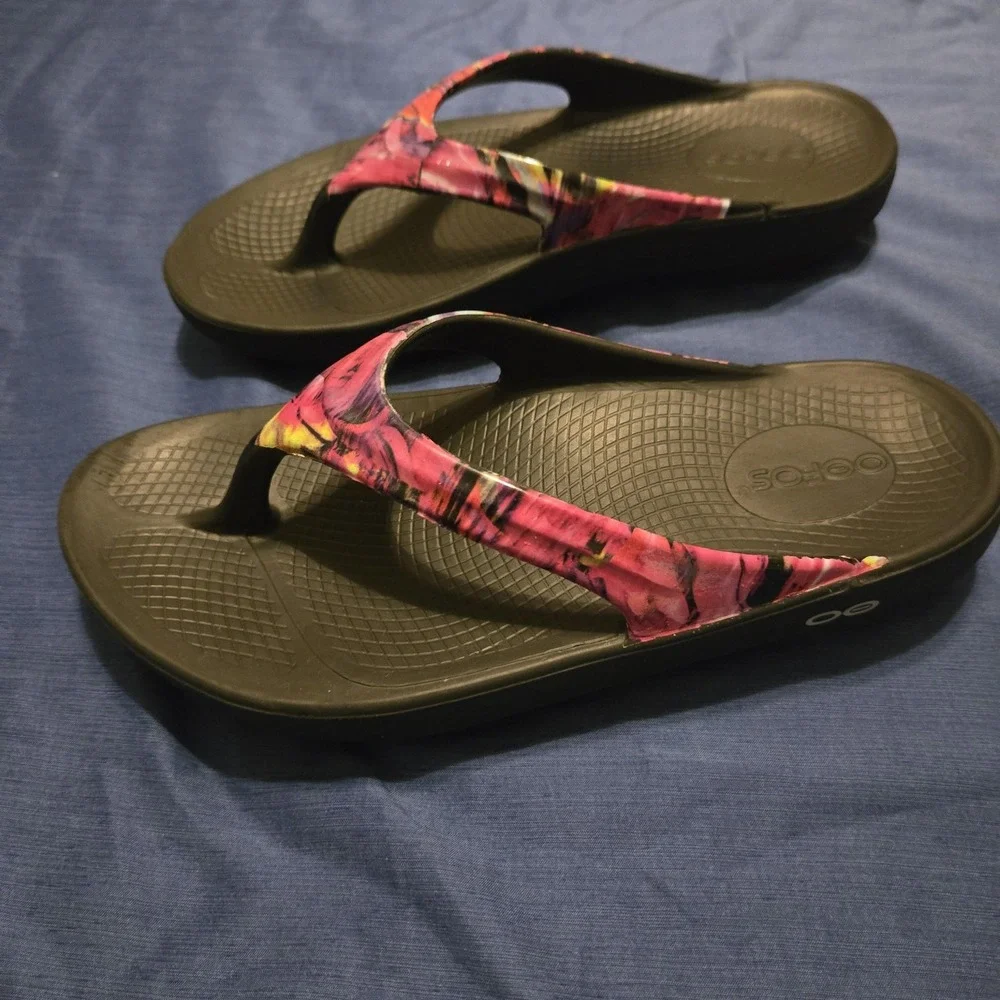 OOFOS Sandals Womens Size 7/38 Multicolor Tie Dye Flip Flop foam Comfort Summer - Picture 5 of 9